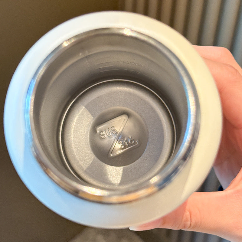 Lekkasjesikker termosflaske i rustfritt stål med capybara-dyremotiv, perfekt for vann og tur.