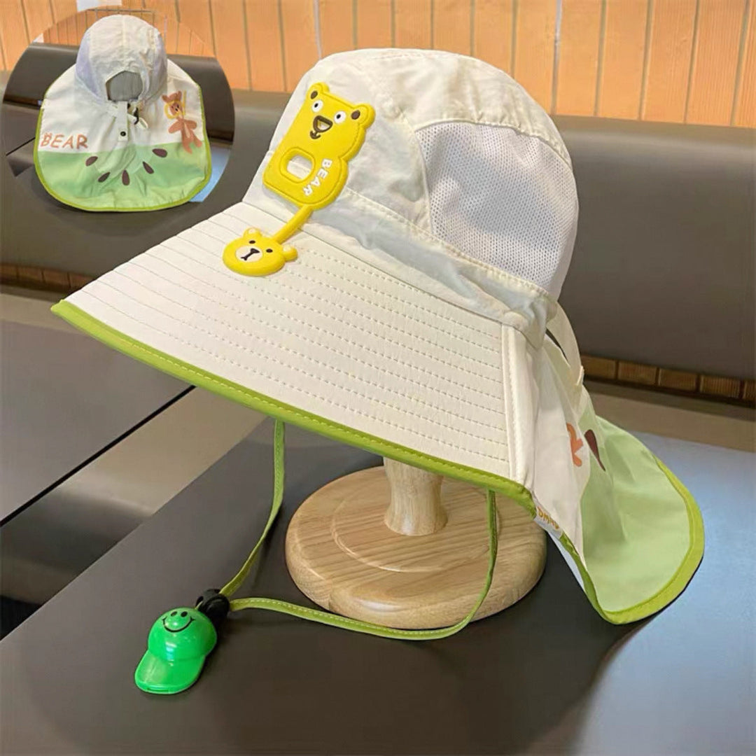 Grå sommerhatt til gutt/jente, justerbar med hakebånd, effektiv UV- og solbeskyttelse.