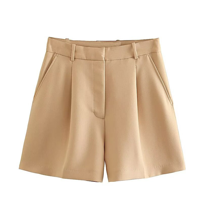 Moderne dame shorts med praktiske lommer og flatterende høy midje. Komfortabel for hverdag og fritid.