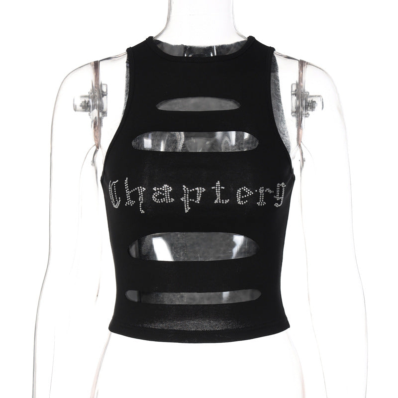 Svart dame topp med skulderfri utringning og moderne cut-out. Glitrende trykk gjør den til en trendy festtopp.