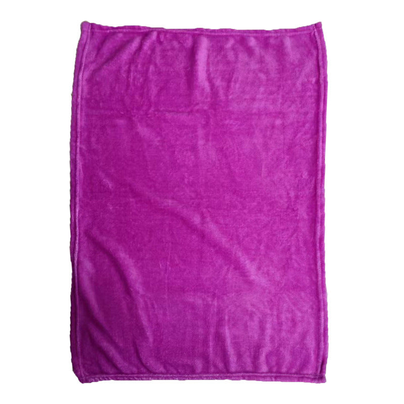 Mykt fleece-teppe i filt med festlig julestemning, ideelt for vinterkos og hygge.
