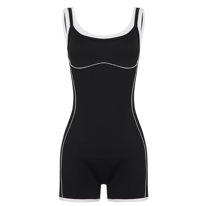 Bakside av sporty damejumpsuit. Viser justerbare stropper, pustende stoff og en komfortabel passform for dame.