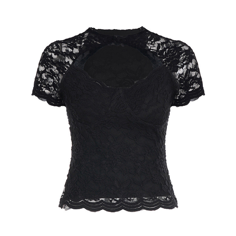 Lett og luftig blondebluse med elegante volanger. Ideell som sommertopp og festtopp for kvinner.