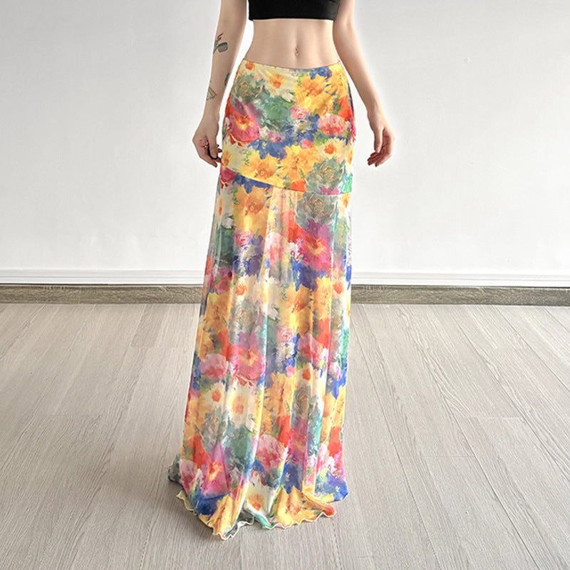 Dame blomstret maxi-skjørt med elegant svai, perfekt for sommerlige dager og fritid.
