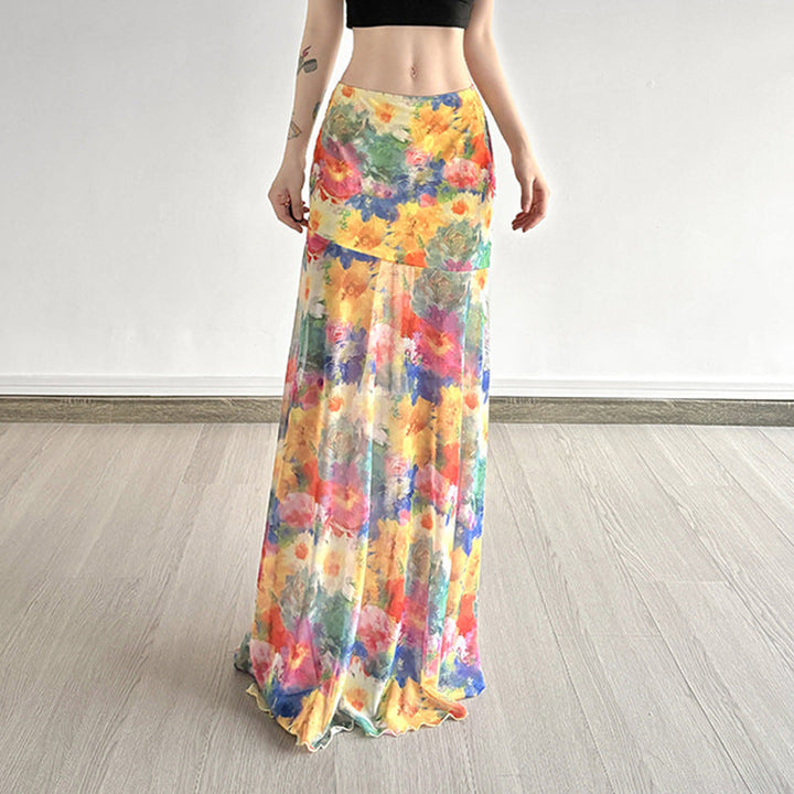 Dame blomstret maxi-skjørt med elegant svai, perfekt for sommerlige dager og fritid.
