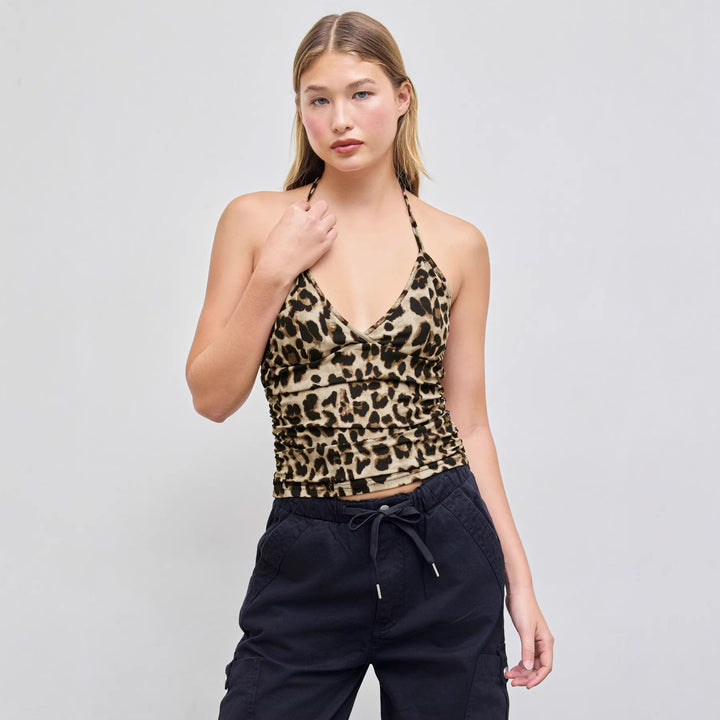 Moteriktig leopard stroppetopp for kvinner, dyremønstret design for en feminin og trendy stil.
