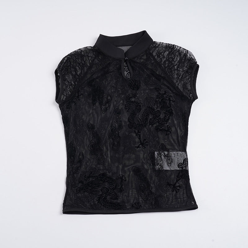 Allsidig elegant topp med grafisk mønster. Perfekt for både hverdag og fest i vår/sommer.