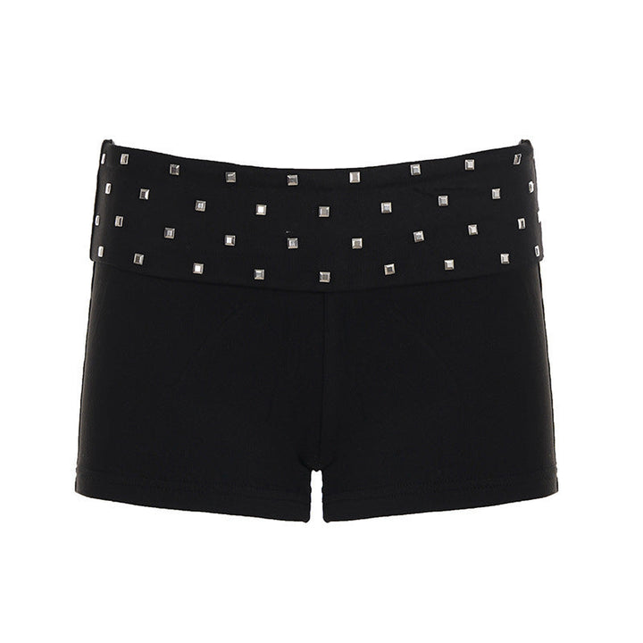 Sommerlig svarte shorts for kvinner, med elegante glitrende steiner for et chic uttrykk.