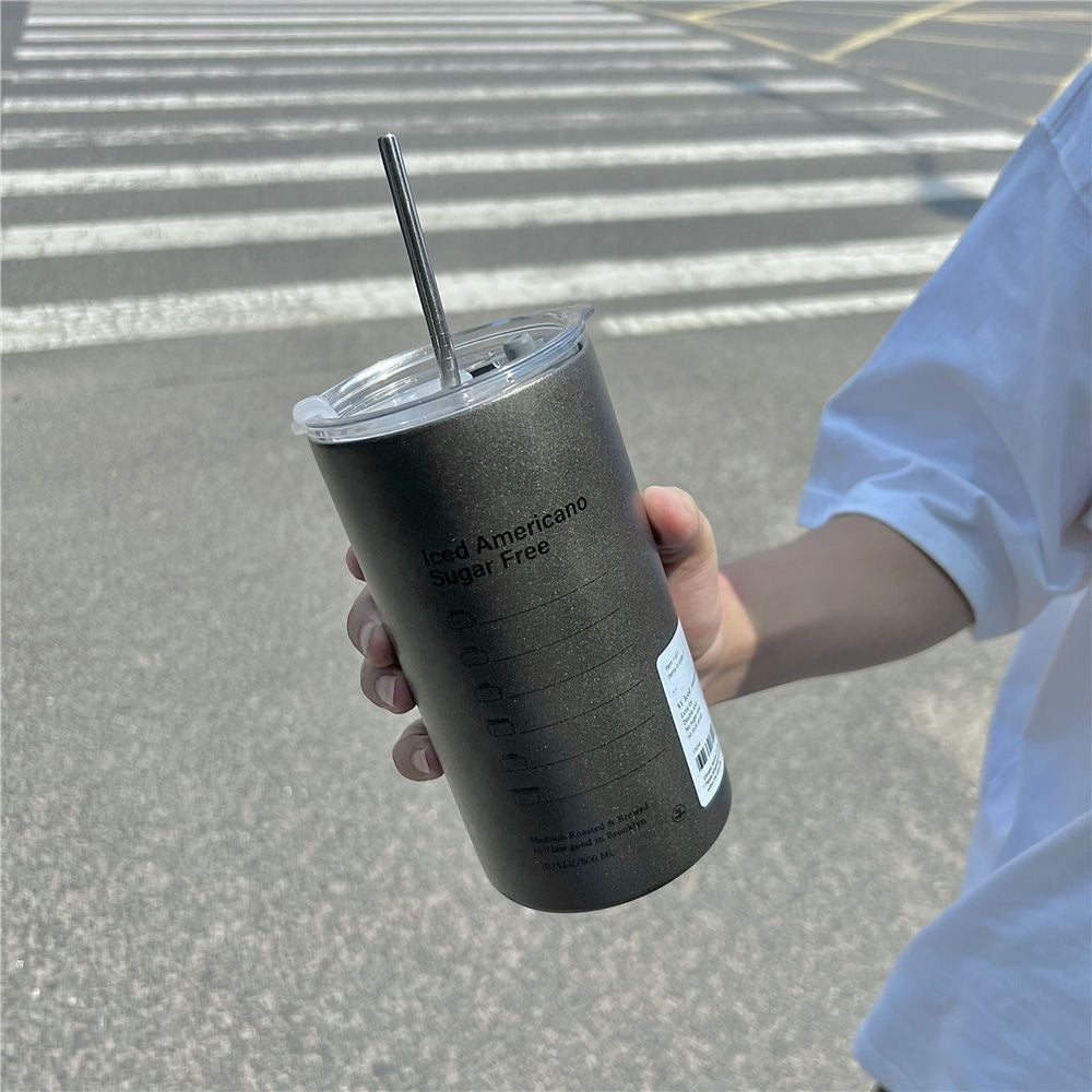 Kvinner 600ml termoskopp med sugerør og lekkasjesikkert lokk. Perfekt for kaffe eller vann, isolert.
