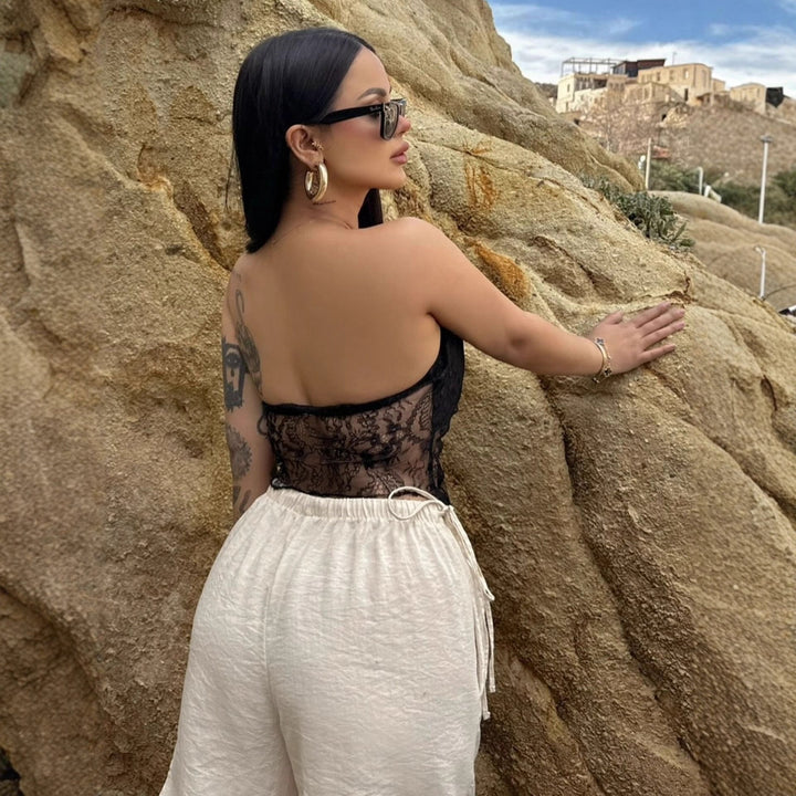 Stilfull crop topp bandeau for kvinner. Perfekt som sommertopp, festtopp eller hverdagsmote.