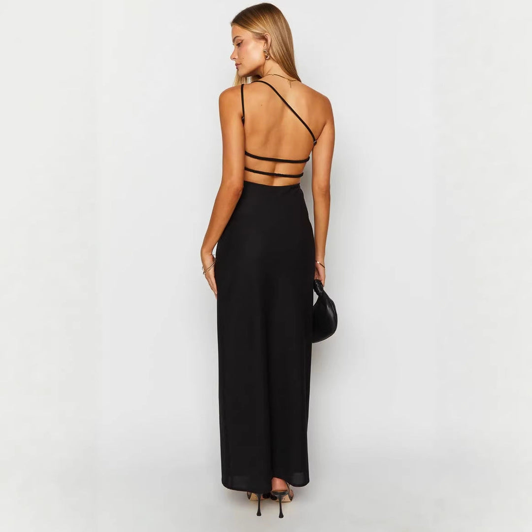 Allsidig svart dame maxikjole. Elegant festkjole eller chic sommerkjole med asymmetrisk halslinje.