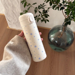 BPA-fri vannflaske med blomstermotiv, isolert for både kald og varm drikke. Til sport og hverdag.