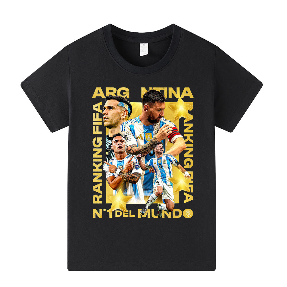Pustende polyester Messi t-skjorte for barn, ideell for aktiv lek og hverdag.
