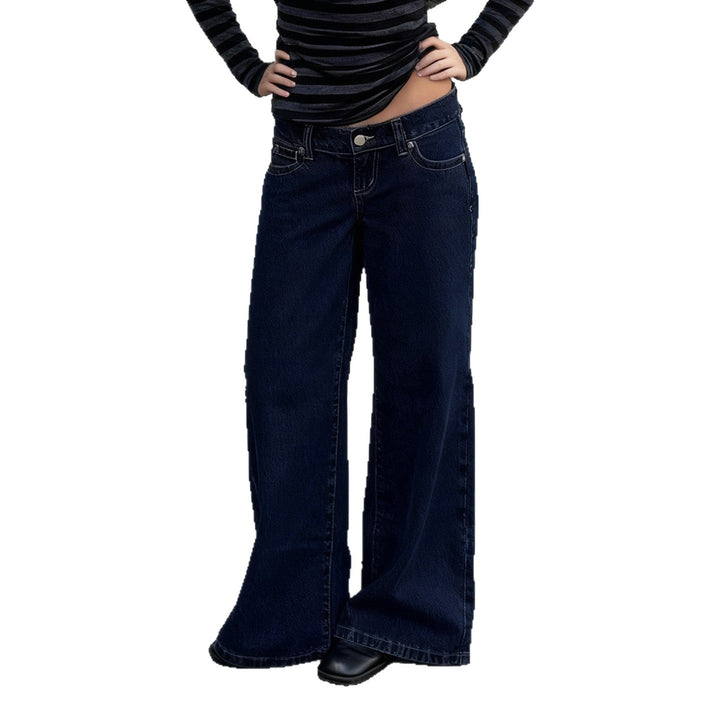 Bakside av mørkeblå vide dame jeans med avslappet passform, fremhever lommedetaljer og moderne casual stil.