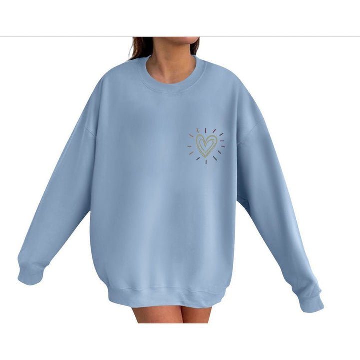 Hjertegenser for kvinner. Oversized sweatshirt med søtt hjerte-design, ideell for avslappet mote.