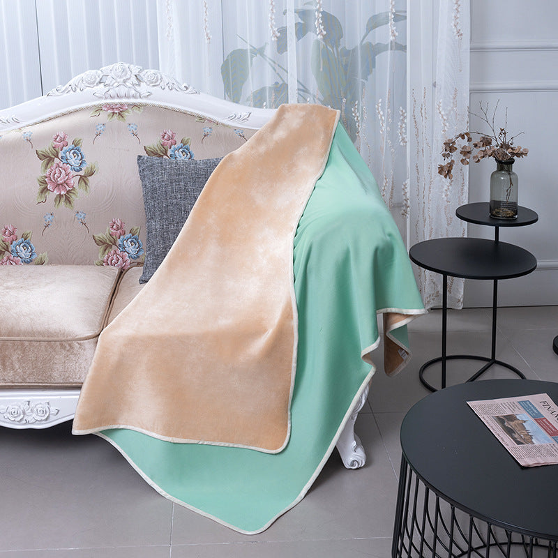 Multifunksjonelt polyester utendørsteppe, vanntett & vaskbart. Tilgjengelig i grønt og beige.