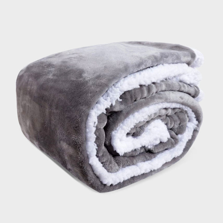Koselig og varmt dame plysjteppe med dobbelt fleece. Et mykt fleecepledd ideelt for avslapning i stuen eller på soverommet.