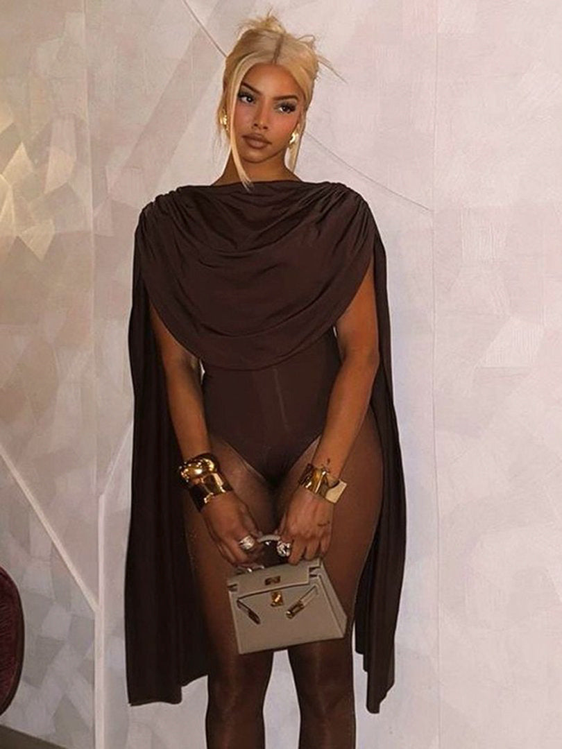 Glamorøs damebadedrakt med integrert cape, ideell for en chic bassengdag eller elegant strandferie.