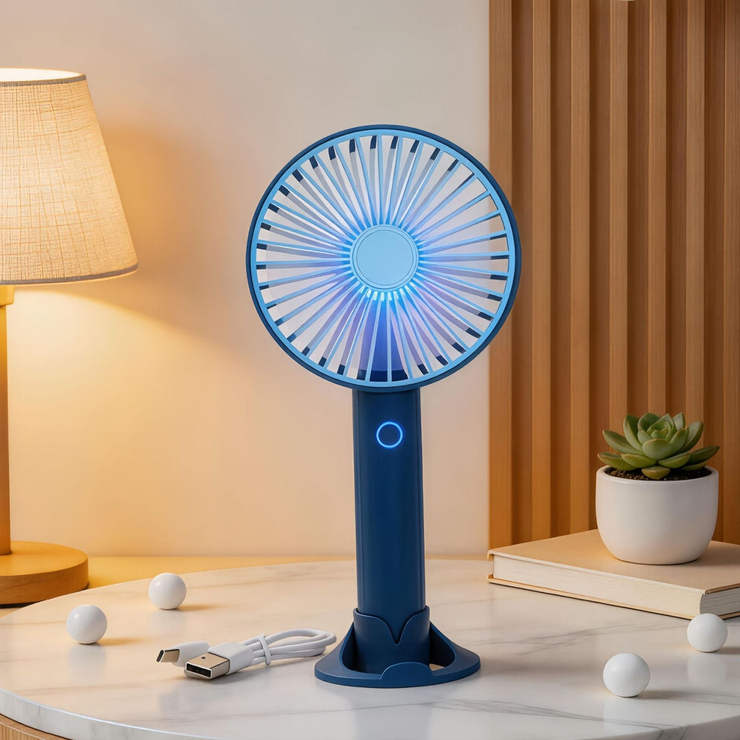 Moderne bordvifte med LED-lys, designet for kvinner. Batteridrevet for fleksibel avkjøling på skrivebordet.