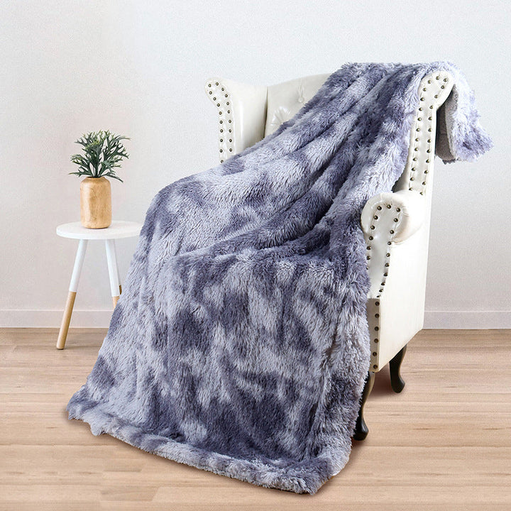Mykt fleece kosepledd i beige farge, perfekt for avslapning og varme i sofaen.
