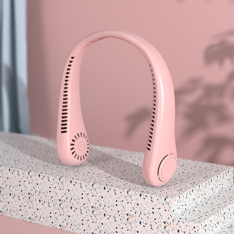 Ergonomisk designet nakkefløyte i hvitt. Komfortabel og stillegående, gir konstant avkjøling for unisex bruk.