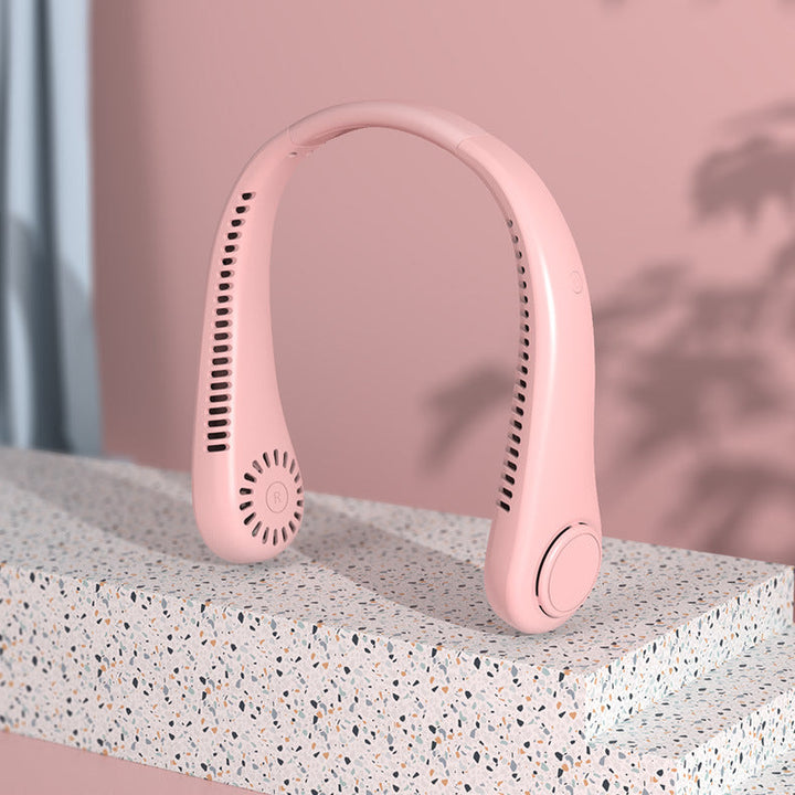 Ergonomisk designet nakkefløyte i hvitt. Komfortabel og stillegående, gir konstant avkjøling for unisex bruk.