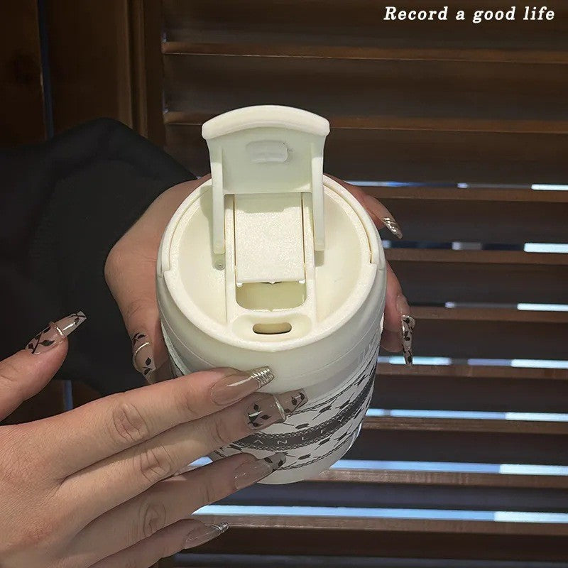 Dame 500 ml hvit isolerende drikkekopp med one-touch lås. Ideell for kaffe/te, holder varmt i timevis.