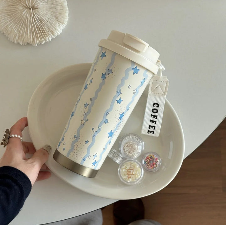 Søt Hello Kitty 500 ml isolert drikkekopp. Perfekt reisekopp i plast for damer, praktisk tilbehør.