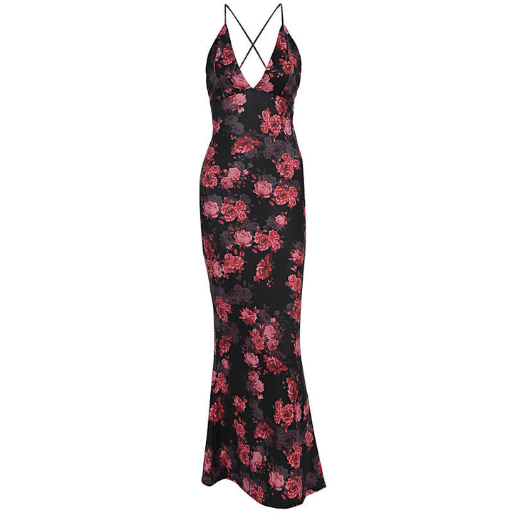 Elegant damekjole: Rød maxikjole med feminint blomsterprint, V-hals og delikate spaghetti-stropper. Sommermote.