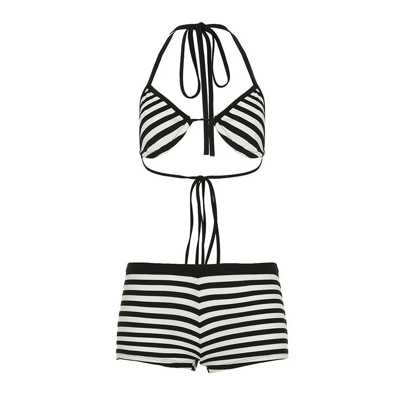 Sommerlig bikini-sett for damer med dyp utringning, justerbare stropper. Geometrisk mønster, trendy stil.