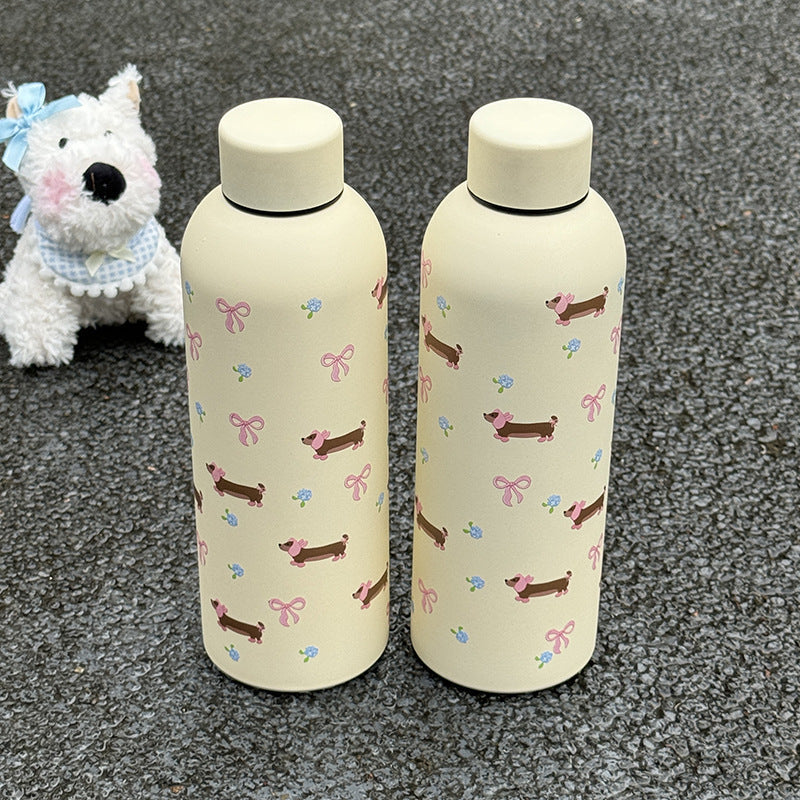 Stilfull 500 ml isolert vannflaske for kvinner. Premium termoflaske som kombinerer eleganse og funksjon.