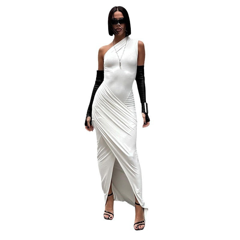 Stilfull asymmetrisk omslagskjole for dame. Figurformende design som passer som både fest- og hverdagskjole.