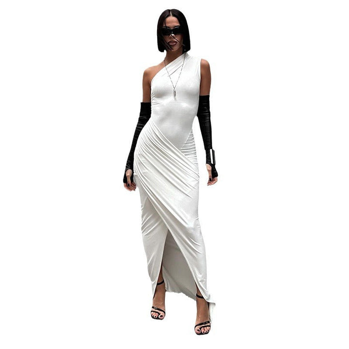 Stilfull asymmetrisk omslagskjole for dame. Figurformende design som passer som både fest- og hverdagskjole.