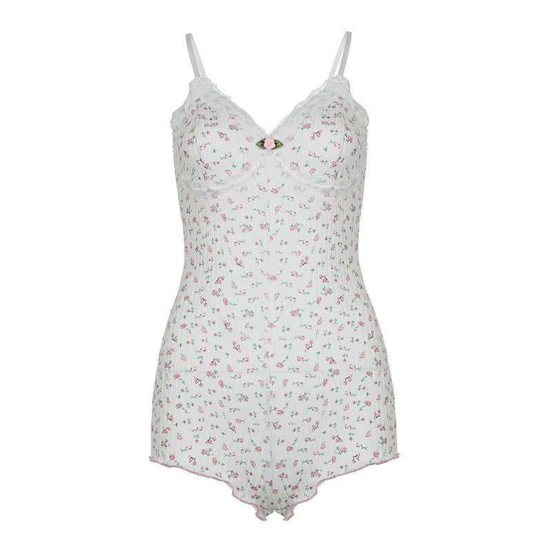 Nattøy bodysuit for damer i hvit, med forførende blomstertrykk og luksuriøse blonder. Perfekt for kveldsbruk.