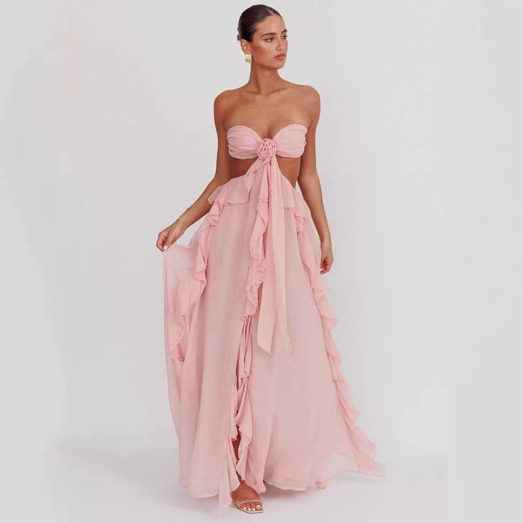 Lang volangkjole for damer, en elegant og allsidig maxi kjole egnet som sommer- eller festkjole.