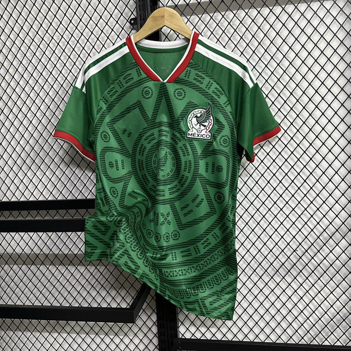 Mexico Landslagsdrakt 2026, autentisk grønn fotballdrakt for menn og kvinner, ideell for fotballfans.