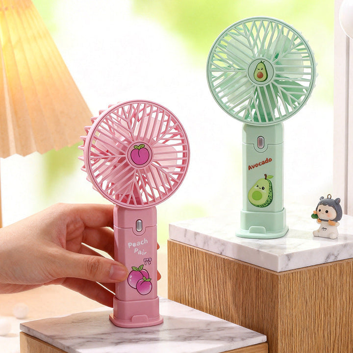 Liten rosa USB-vifte, batteridrevet og bærbar for enkel kjøling under sommeren, perfekt for skrivebord eller reise.