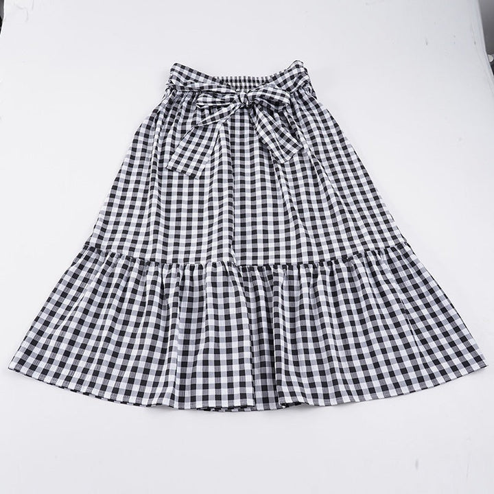 Trendy dameskjørt med høy midje, volanger og klassisk rutemønster, perfekt for fritid og sommer.