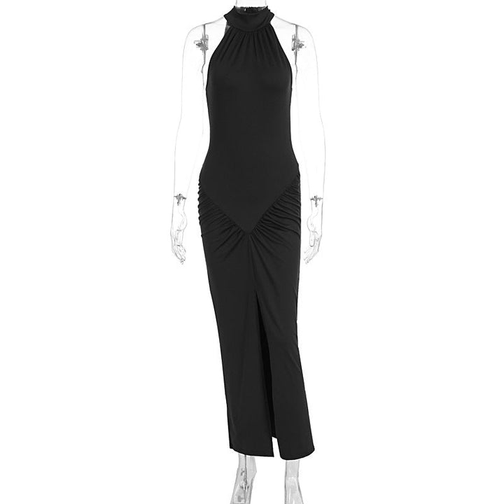 Klassisk damekjole i omslagsdesign. Elegant, rynket kjole med høy splitt for festlige eventer.