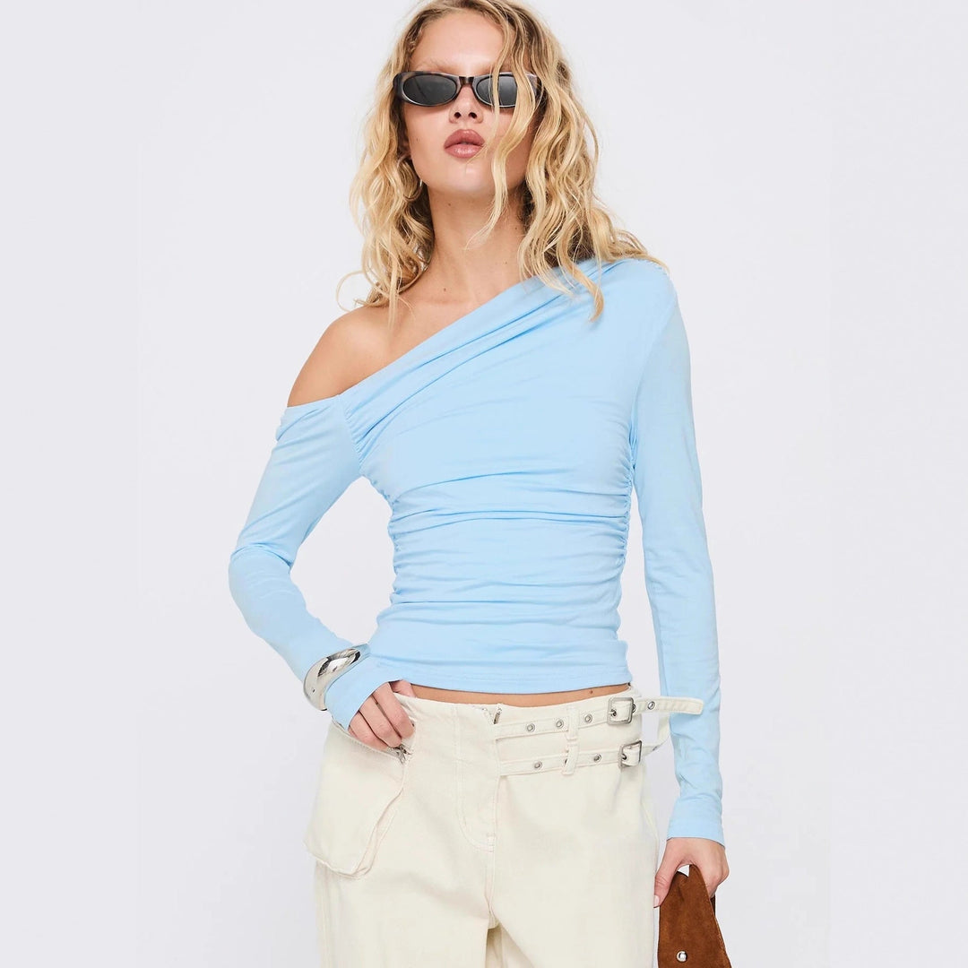 Stilren dame off-shoulder topp med rynkedetaljer. Feminin langermet genser, ideell for motebevisste kvinner.