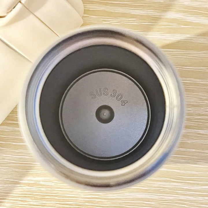 Dame isolert drikkeflaske i stål. Langvarig temperaturbevaring, lekkasjesikker og ideell for aktiv livsstil.
