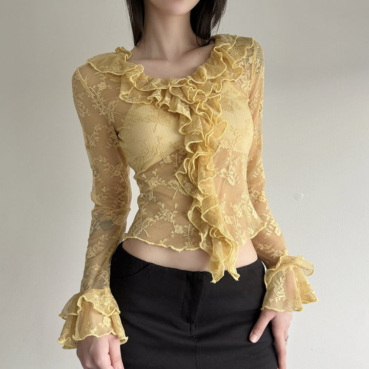 Feminin spissbluse for kvinner med volanger, lett stoff, ideell for både fest og hverdagsklær.