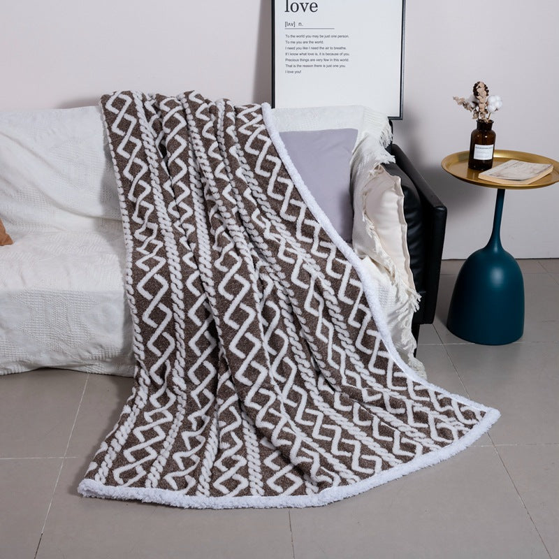 Vendbart geometrisk kosepledd. Viser den andre siden, et supermykt damepledd i mikrofiber for sofa og stue.