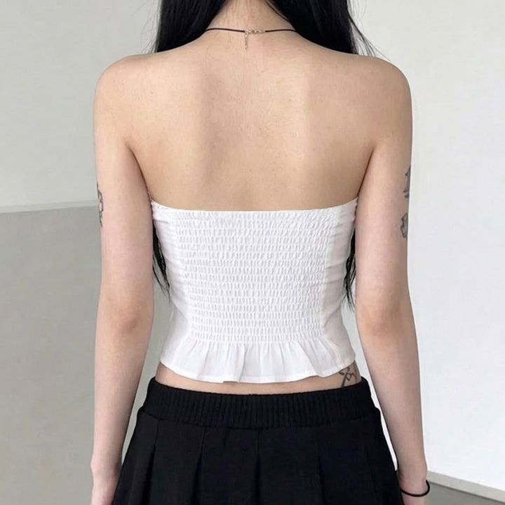 Komfortabel blonde bandeau-topp til dame med volanger, allsidig for både casual og elegante anledninger.
