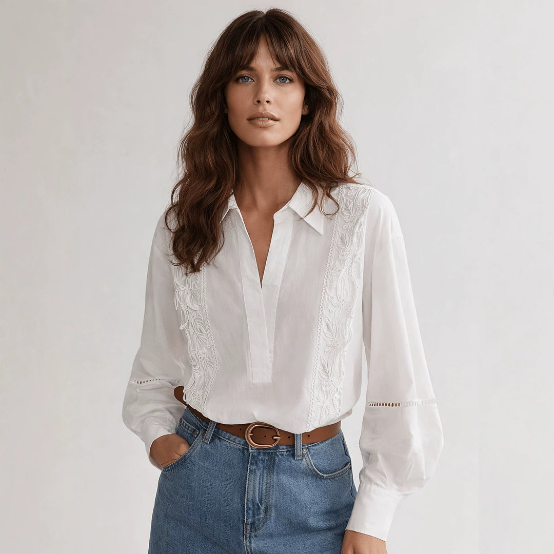 Elegant damebluse for kvinner med stilfullt broderi. Ideell broderiblus for vår og sommer.
