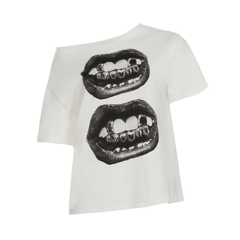 Hvit dame oversized tee med kult grafisk motiv, perfekt for en avslappet og trendy vårstil.