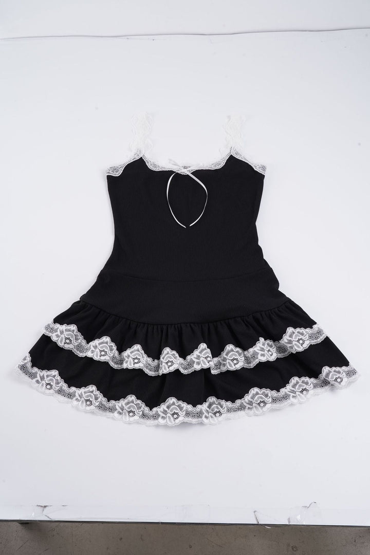 Allsidig dame babydollkjole i blonder, flott som sommerkjole eller festkjole. Justerbare stropper for perfekt passform.