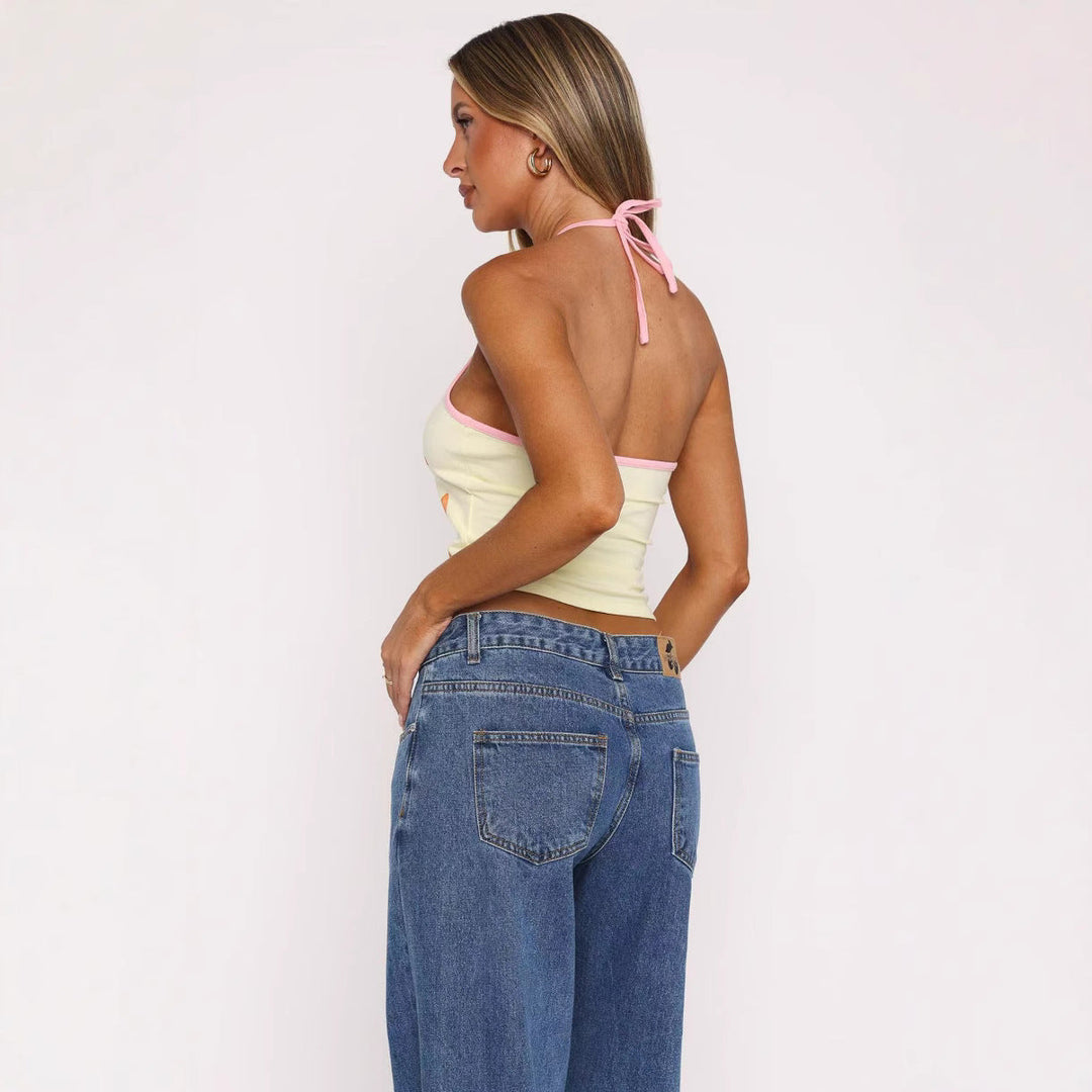 Behagelig dame crop-top med blomstertrykk. Justerbare stropper for perfekt passform. Ideell fritidsklær.