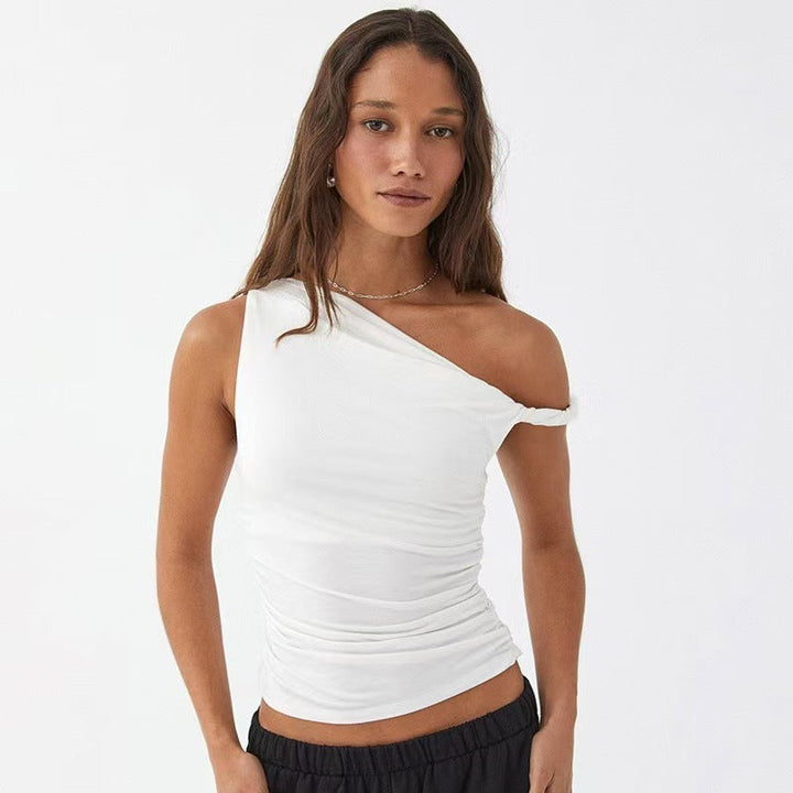 Sommerlig rynketopp for dame, med asymmetrisk snitt og behagelig stretch, ideell for fest.