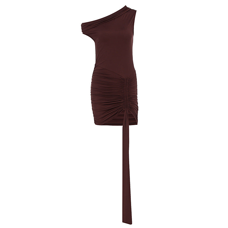 Damekjole bordeaux: Kort, skulderløs minikjole med chic asymmetrisk drapering.